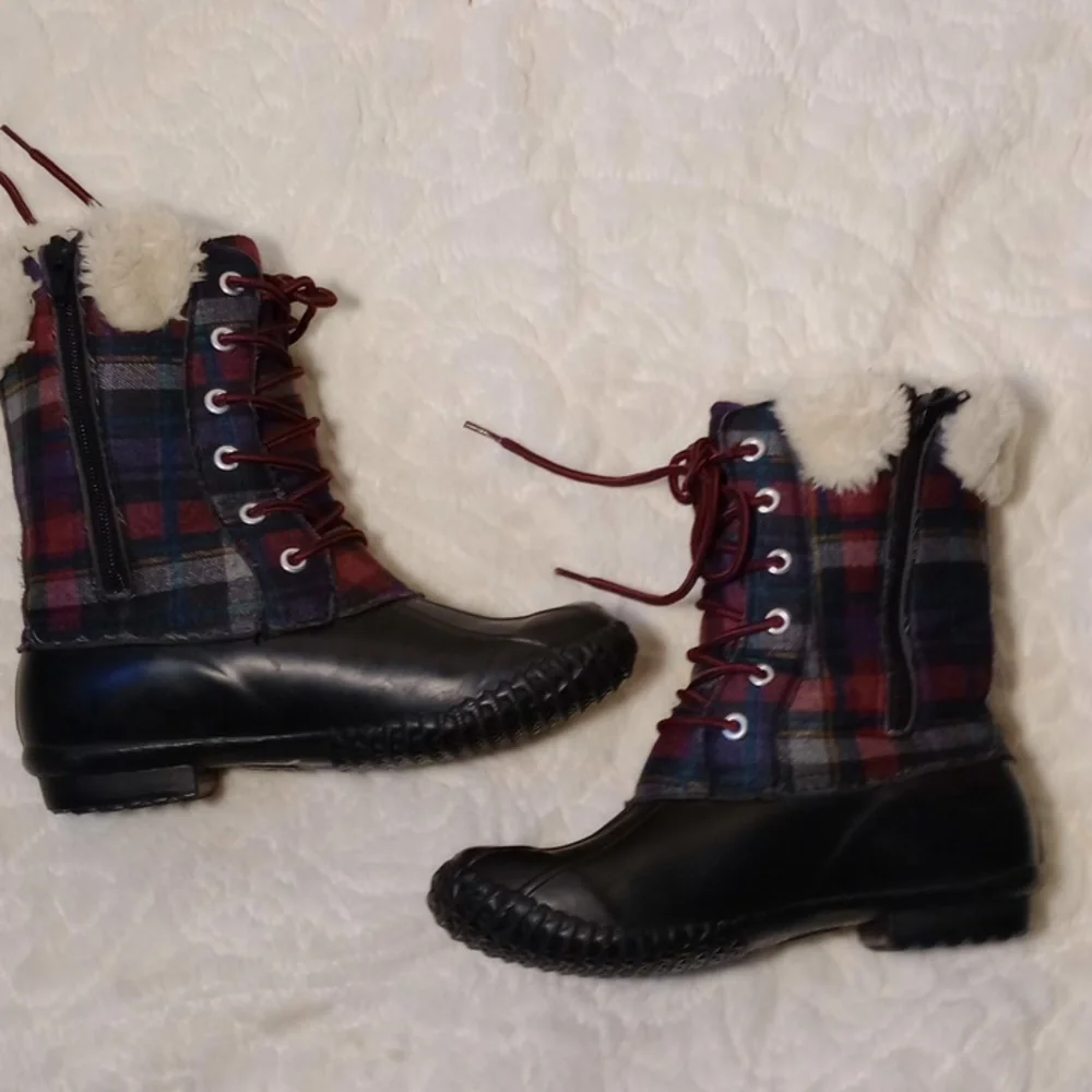 STEVIES PURPLE PLAID DUCK BOOTS, SIZE GIRLS 3